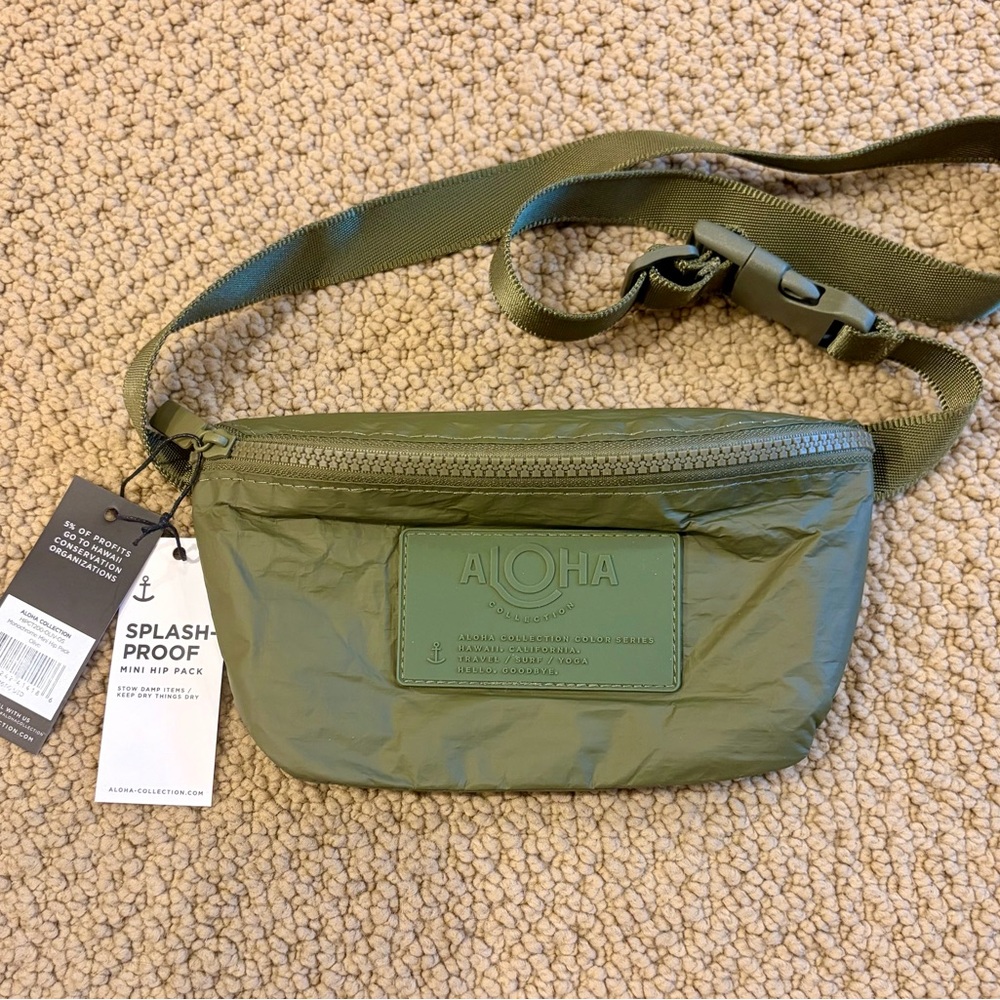 NWT Aloha Splash-Proof Mini Hip Pack